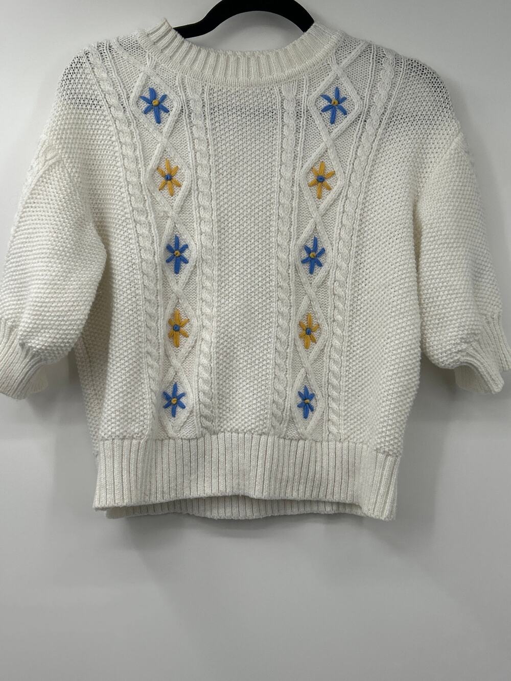 White Knit Sweater Floral Embroidered Cable Short Sleeve Knit Pullover M/L?